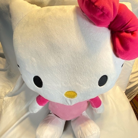 Hello Kitty extra large 20” stuffie, plushies.In like new condition - Picture 7 of 10